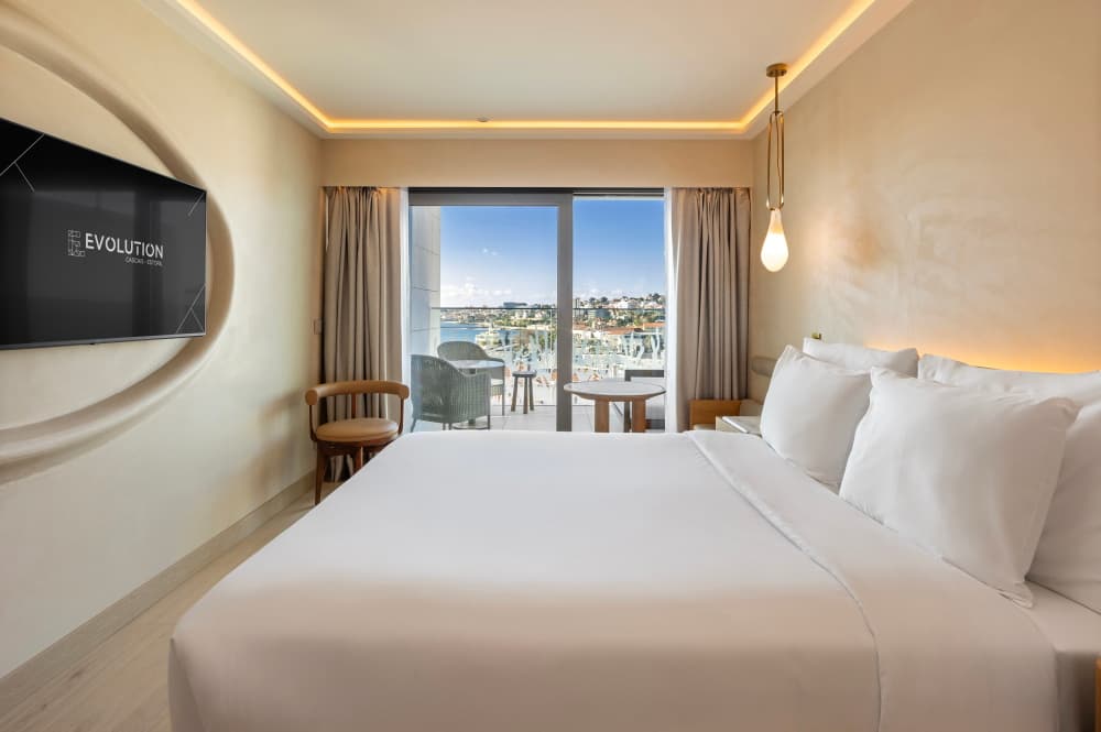 EVOLUTION Cascais Estoril Quarto Cool Cascais Bay View Vista Mar Varanda1