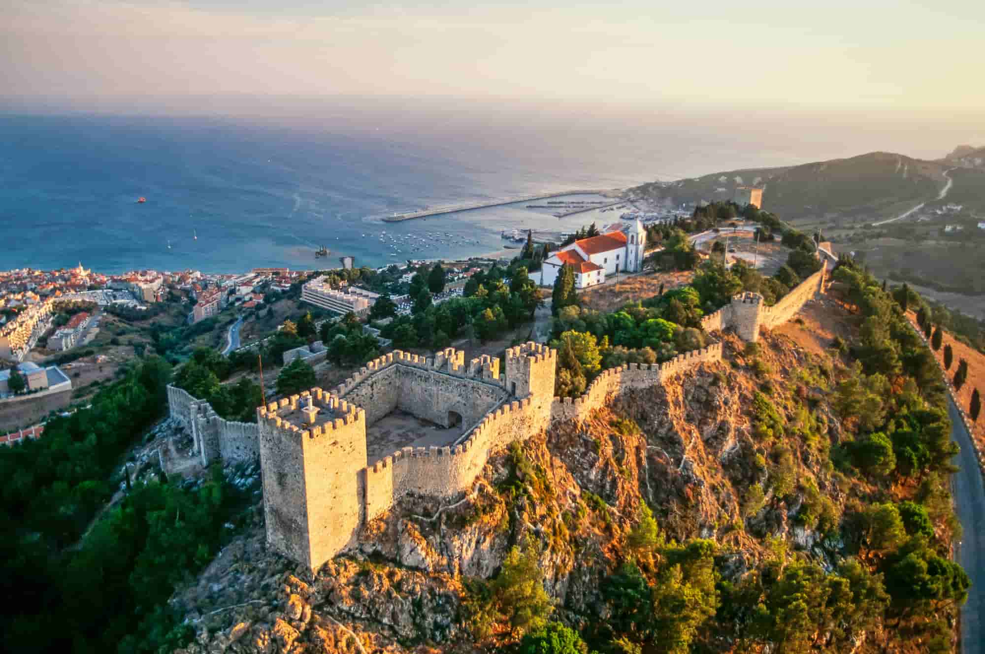 portugal-sesimbra-vista-aerea-castelo