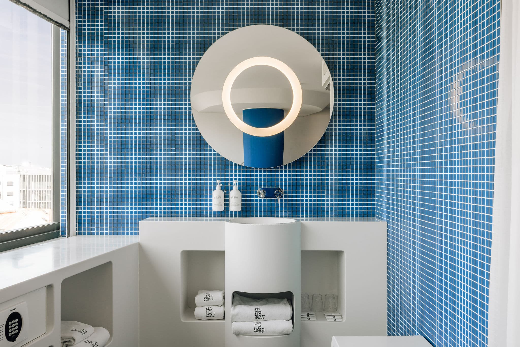 Evolution Lisboa Super Cool Room Azul Casa De Banho Detalhe