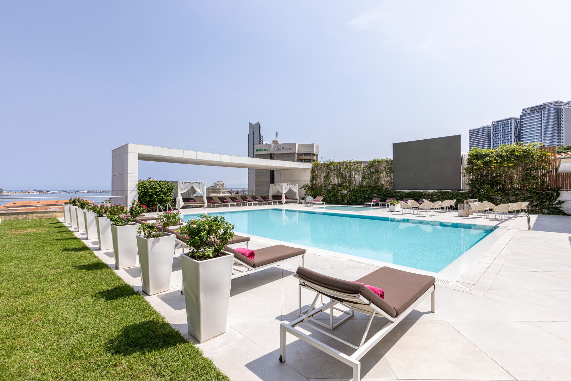 EPIC SANA Luanda Piscina Exterior
