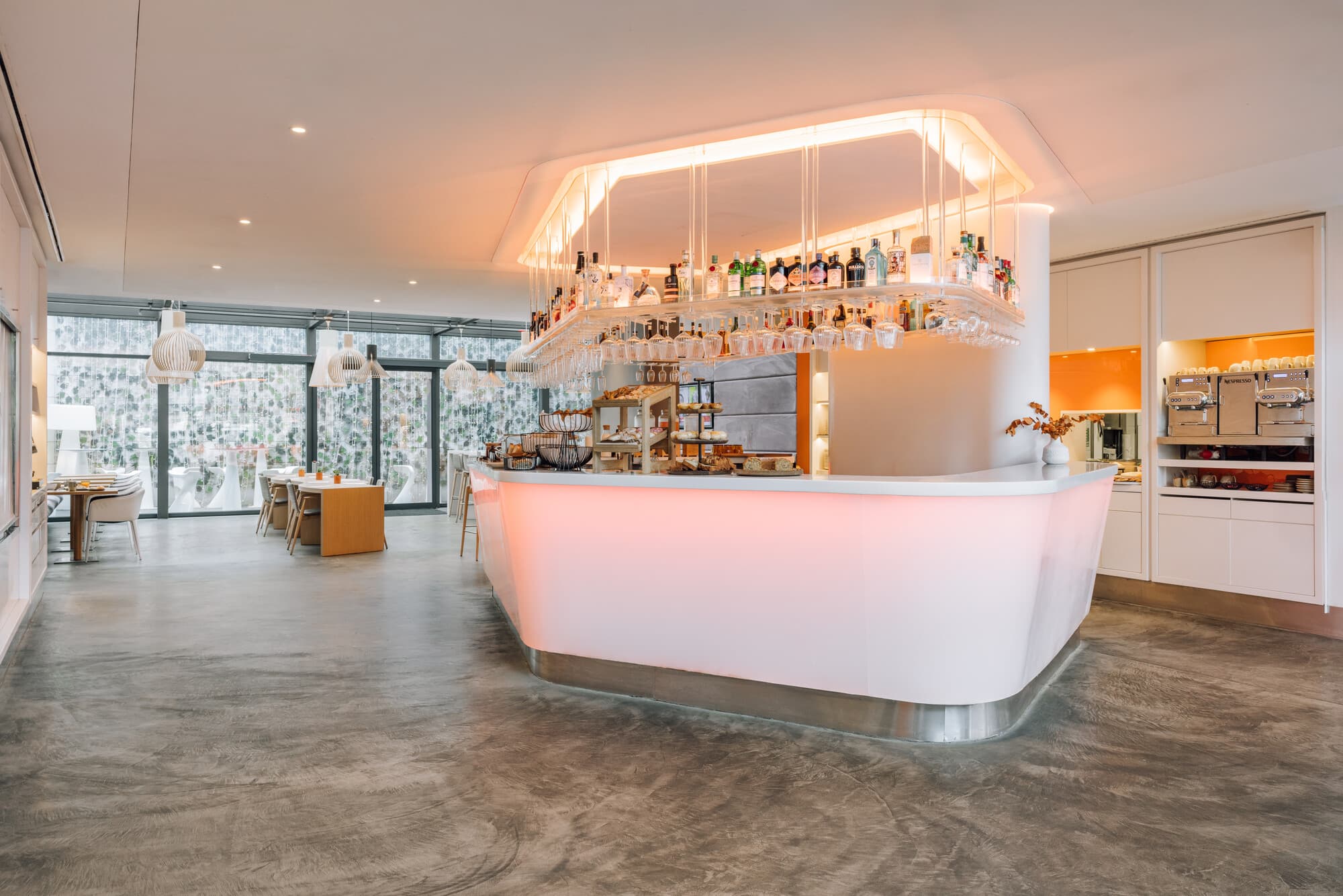 EVOLUTION BAR