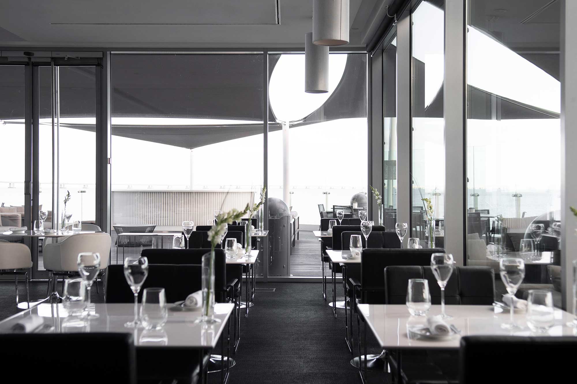River Lounge Restaurant & Bar