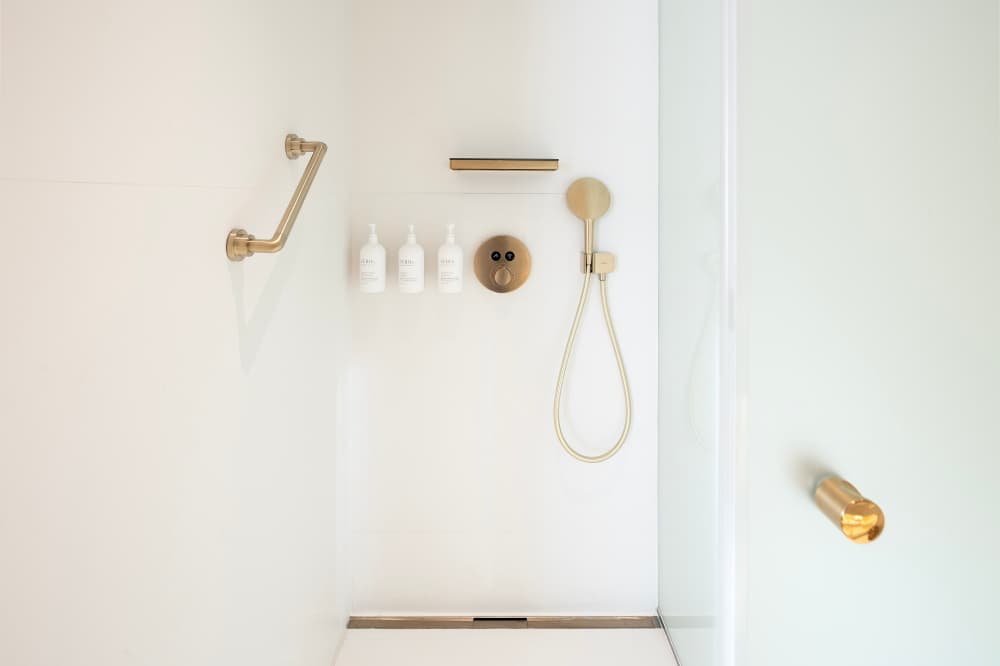 EVOLUTION Cascais Estoril Quarto Coolest Suite Ocean Casa Banho Amenities Duche