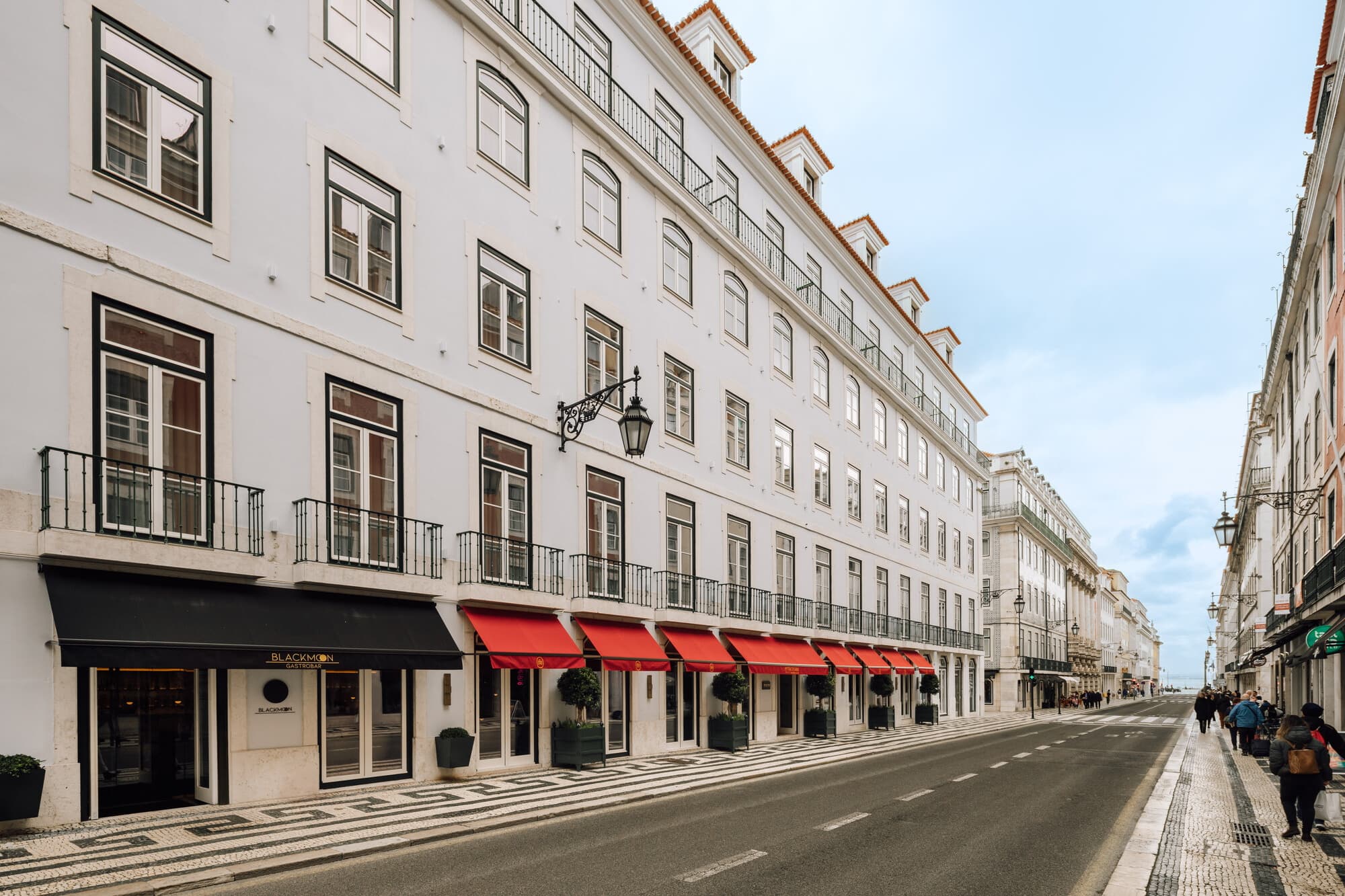 MYTHIC SANA Downtown Suites