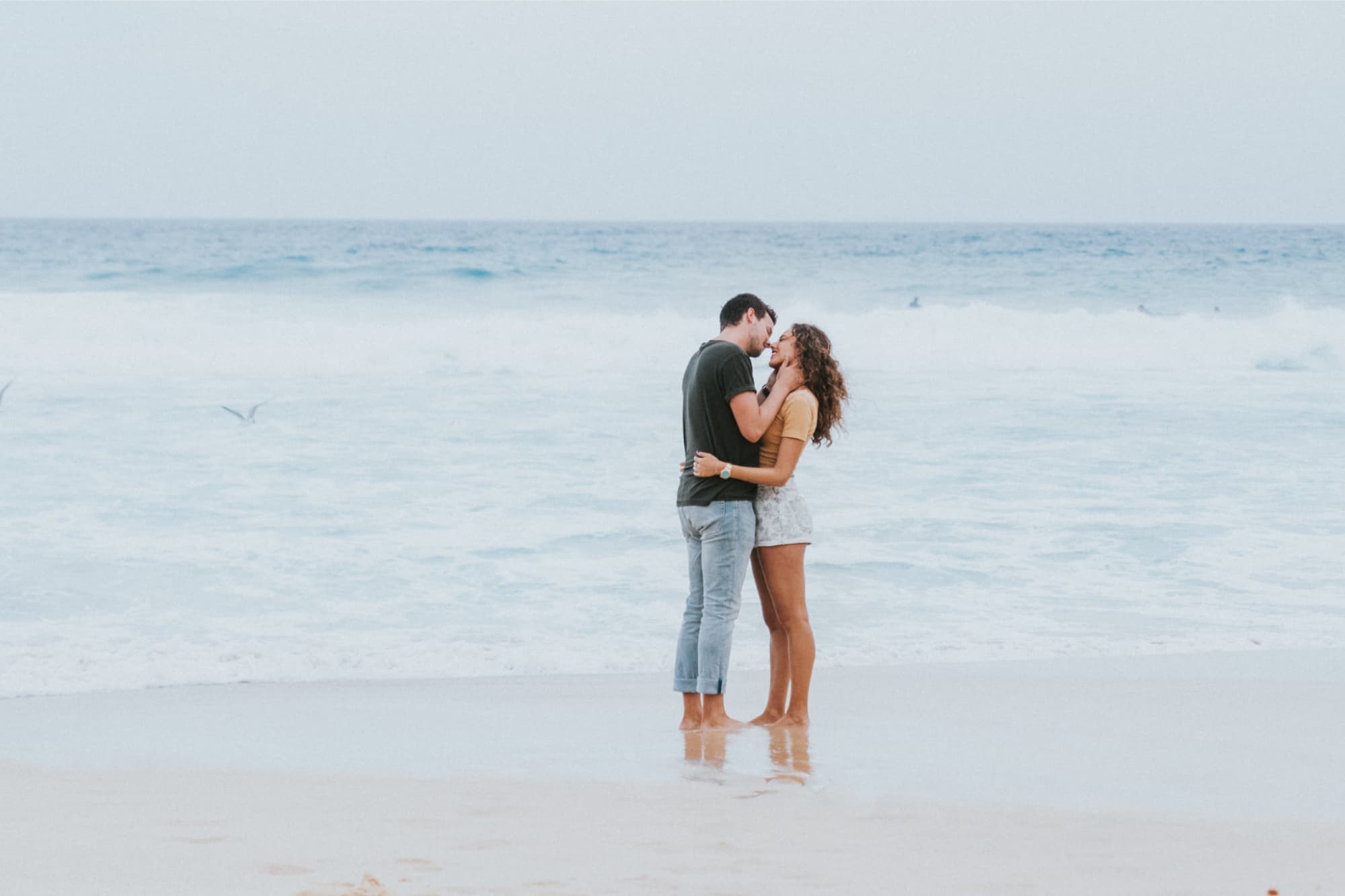 Um beijo à beira-mar